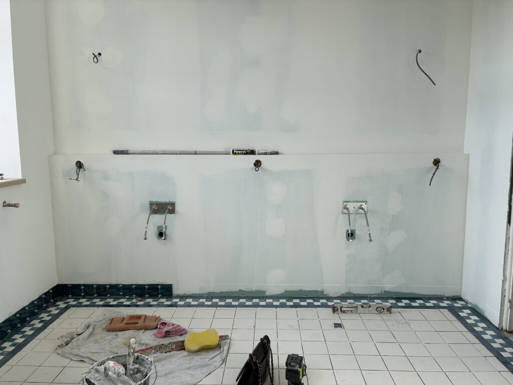 Salle de bains Camondo - Réalisation du mur des vasques