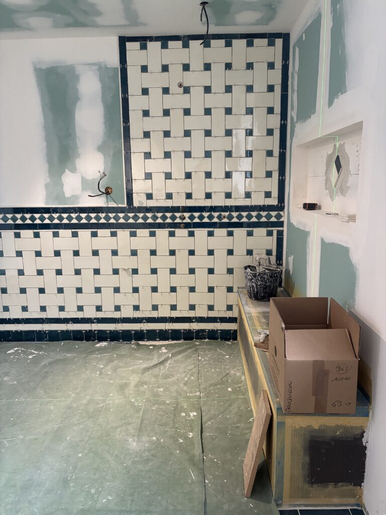 Salle de bains Camondo - Faïence de douche en cours de réalisation