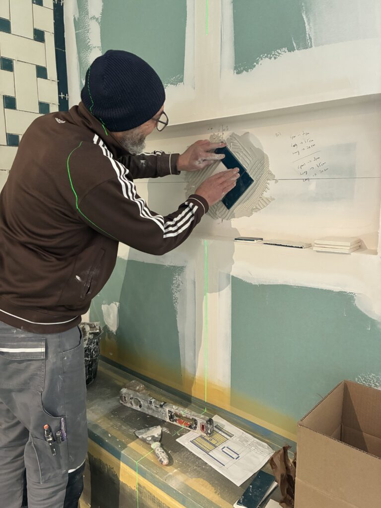 Salle de bains Camondo - Pose de la faïence niche à savons